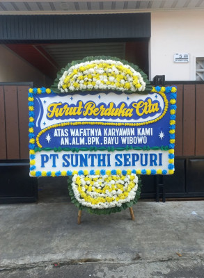 Papan Bunga Duka di Lapang